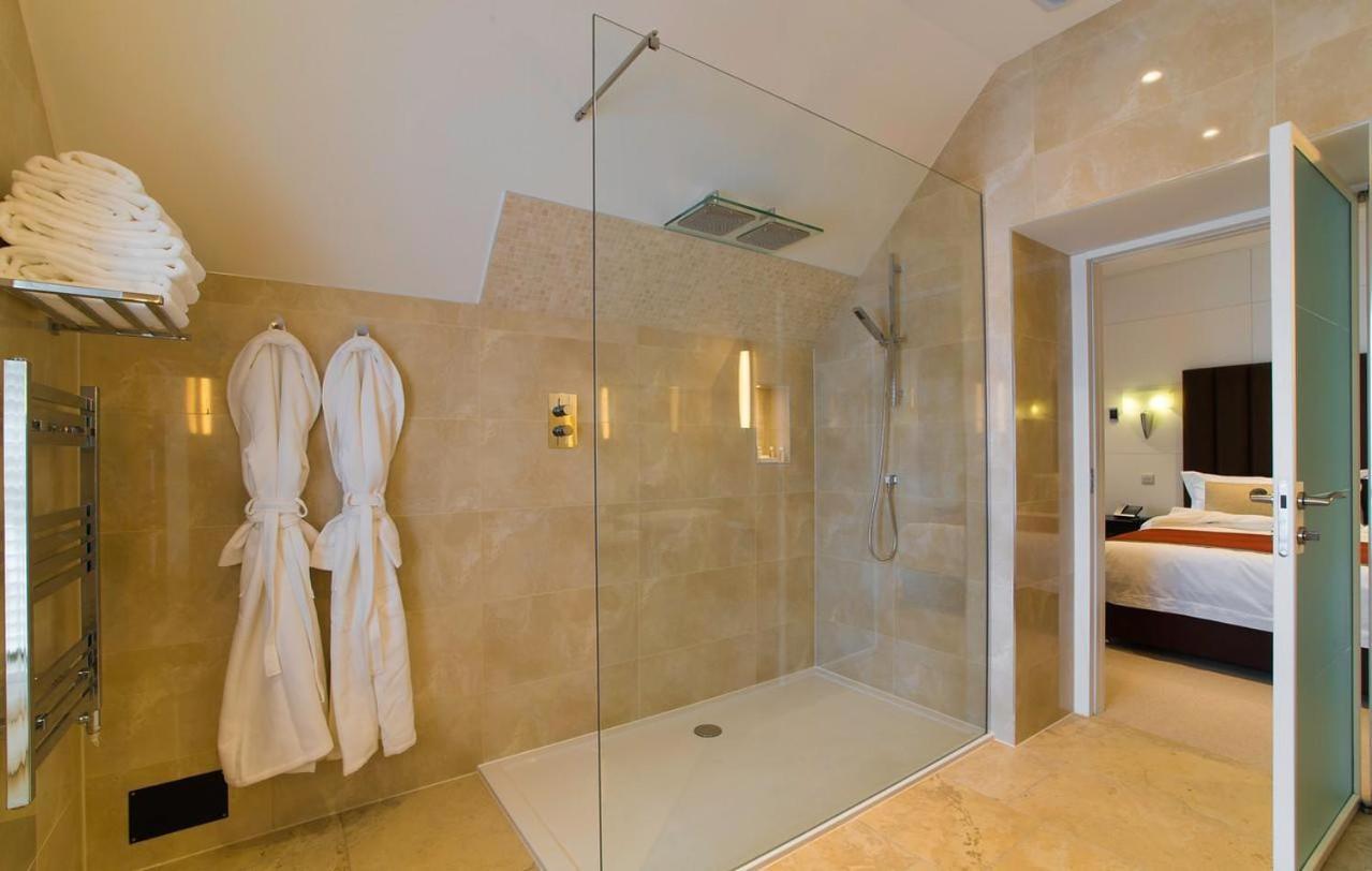 Cae Court Hotel Bridgend  Bagian luar foto