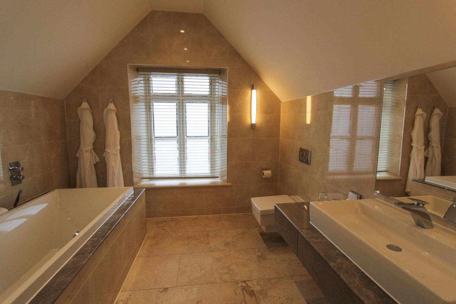 Cae Court Hotel Bridgend  Bagian luar foto