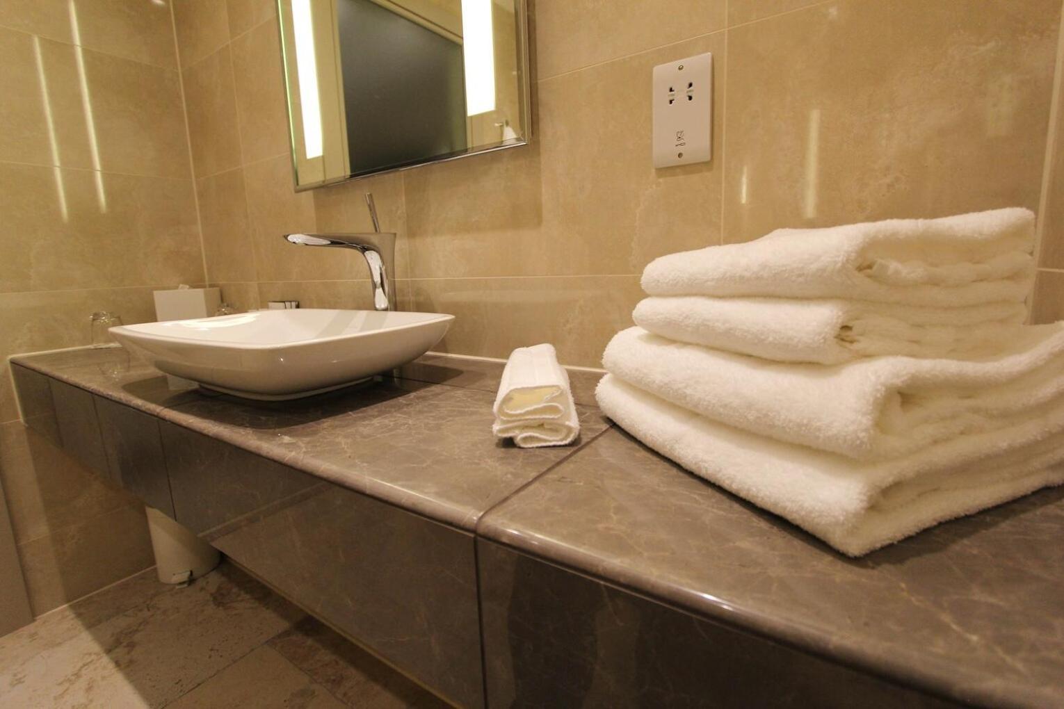 Cae Court Hotel Bridgend  Bagian luar foto