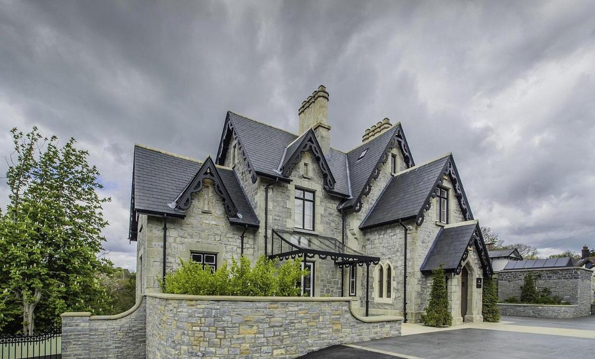 Cae Court Hotel Bridgend  Bagian luar foto