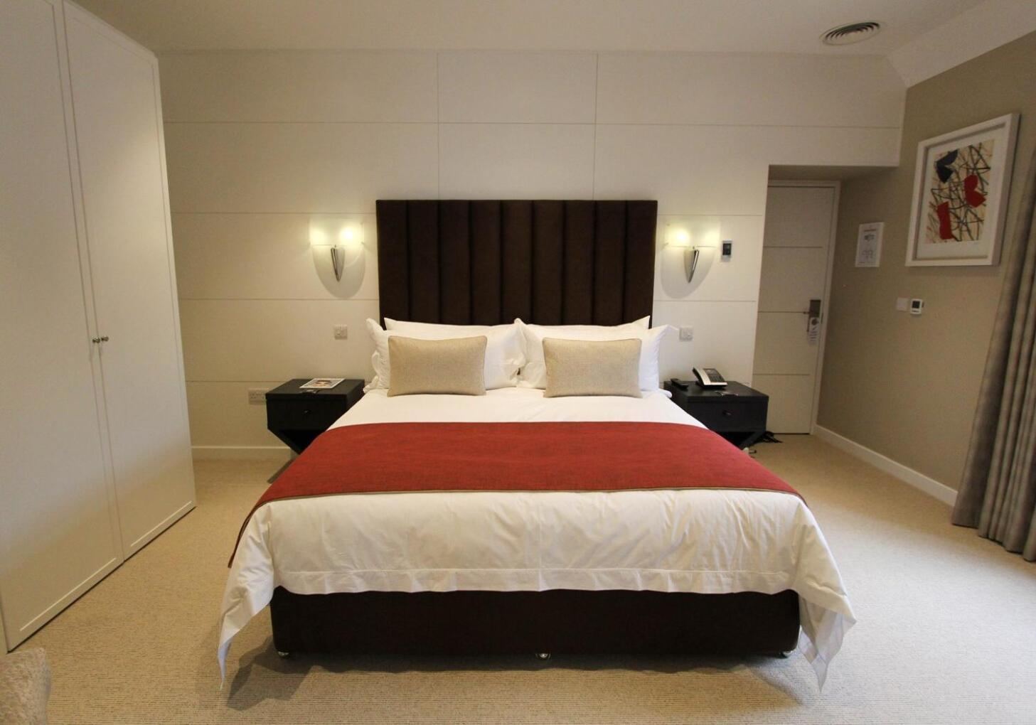 Cae Court Hotel Bridgend  Bagian luar foto