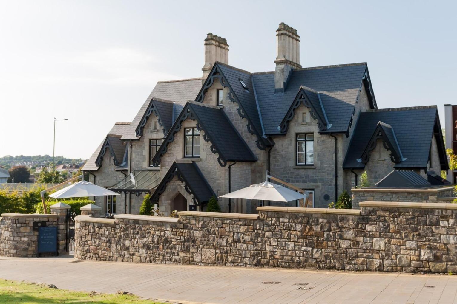 Cae Court Hotel Bridgend  Bagian luar foto