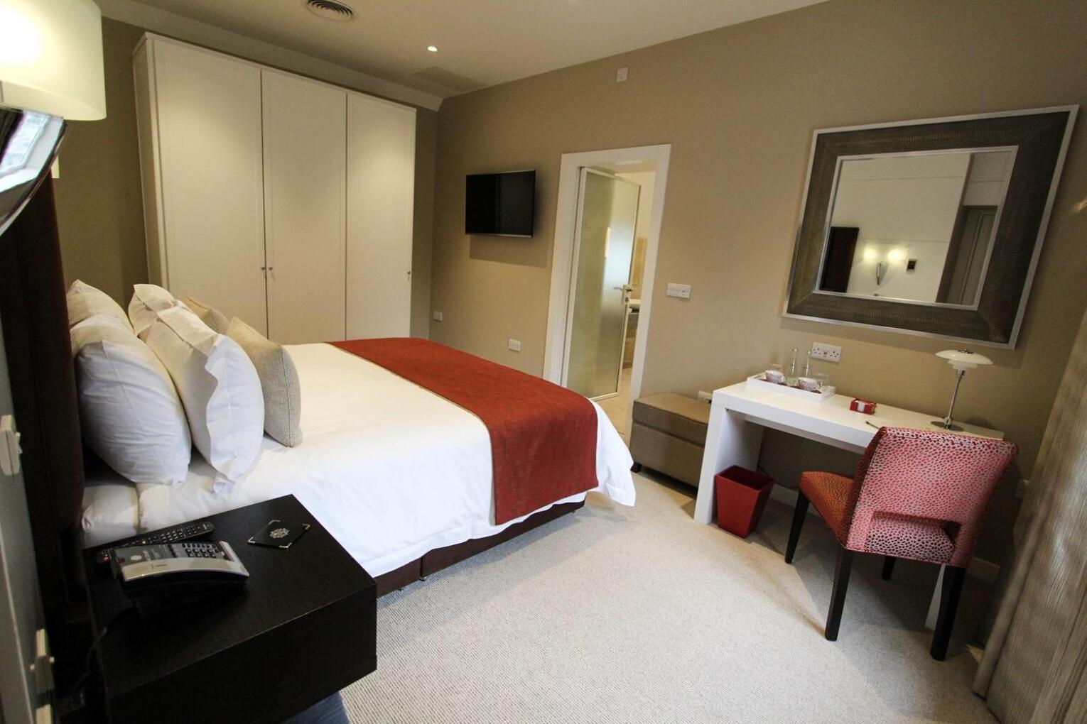 Cae Court Hotel Bridgend  Bagian luar foto