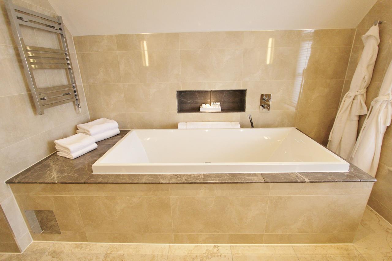 Cae Court Hotel Bridgend  Bagian luar foto